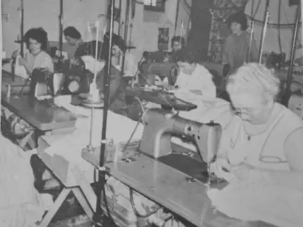 Atelier artisanal de confection de l'entreprise de la grand-mère de Magali Billy, Marie-Thérèse Billy. Ici, l'un des trois ateliers de manufacture artisanale. 