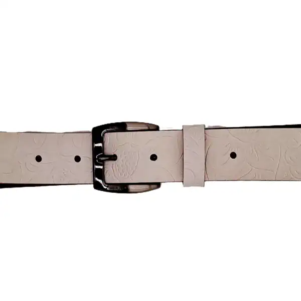 Ceinture brute en cuir blanche, largeur 35 mm, boucle canon fusil. Fabriquée artisanalement en France, dans notre atelier en Vendée. Vue globale.