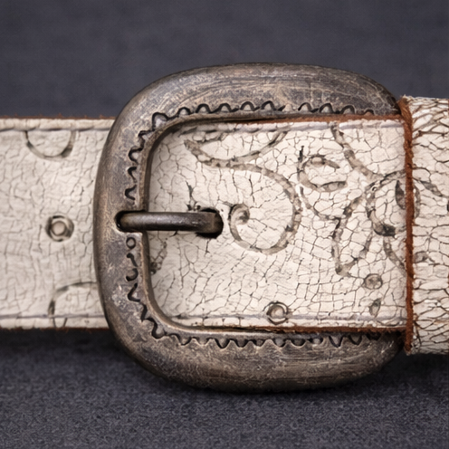 Ceinture brute en cuir crème, largeur 40 mm, boucle argent vieilli. Fabriquée artisanalement en France, dans notre atelier en Vendée. Boucle.