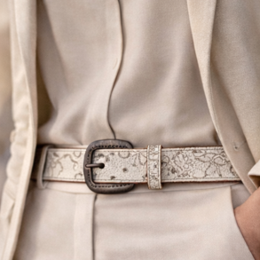 Ceinture brute en cuir beige - 40 mm - argent vieilli - fabrication artisanale – Image 2