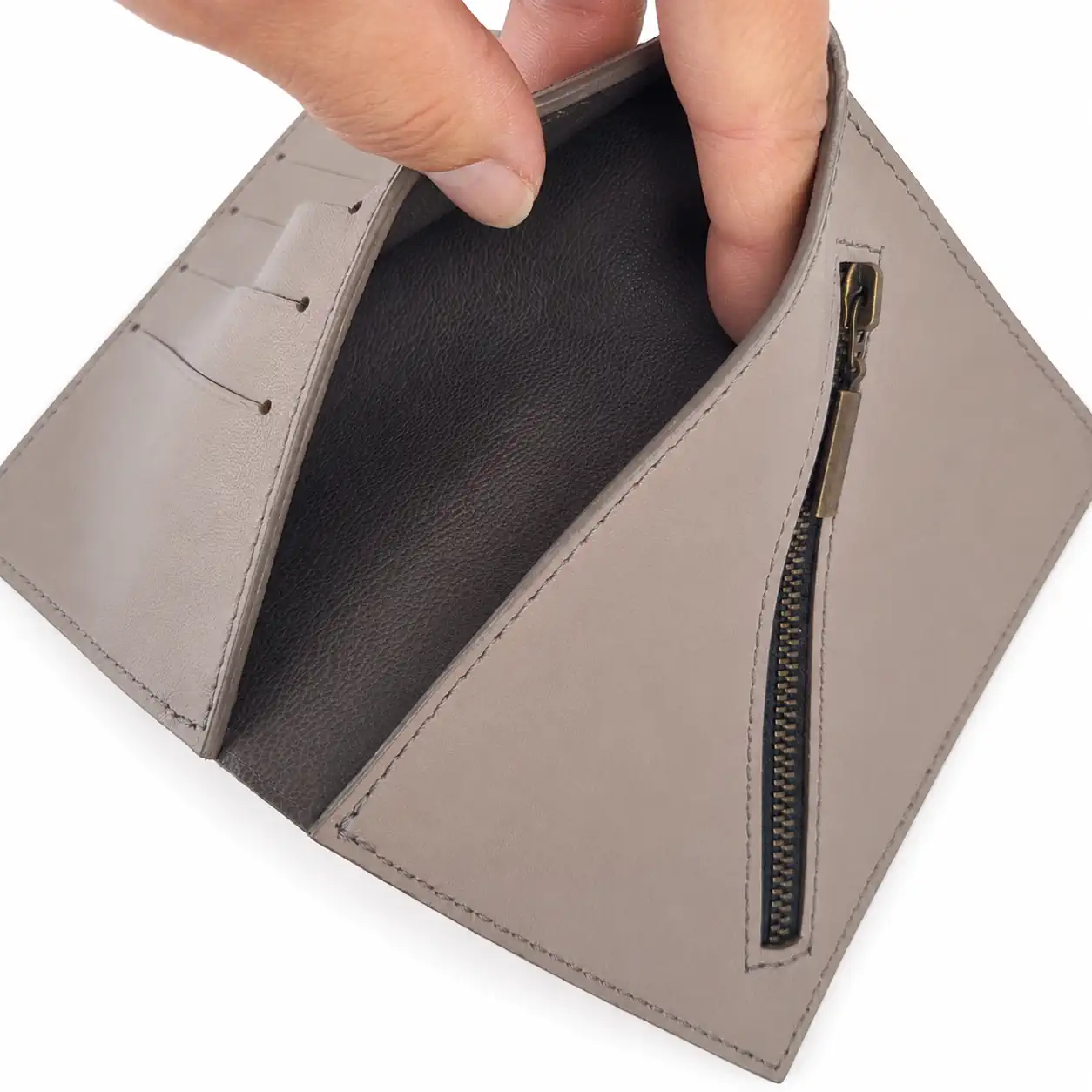 Grand compartiment intérieur pour papiers dans portefeuille homme cuir taupe