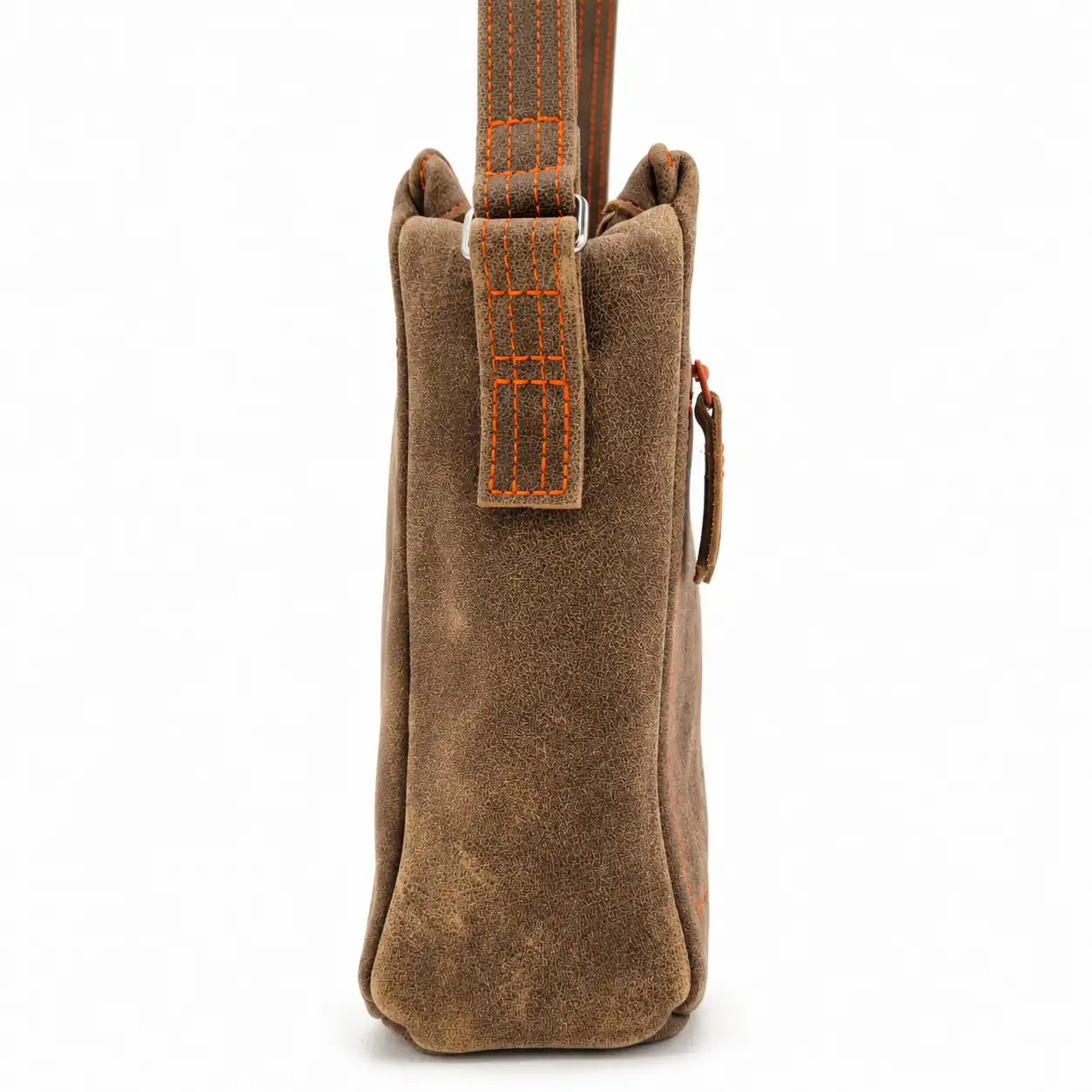 Sacoche artisanale en cuir marron clair patiné piqure orange – Pièce unique – Image 3